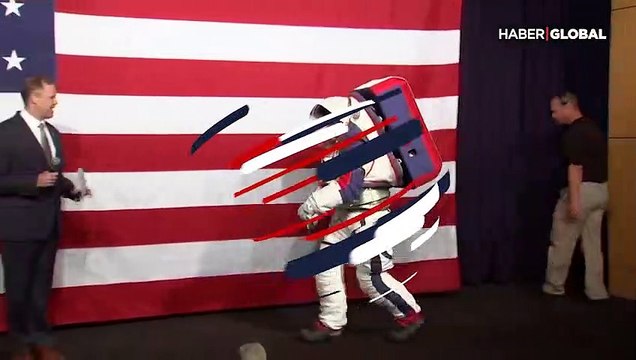 İlk kez Ay'a kadın astronot gönderecek NASA yeni kıyafetlerini tanıttı