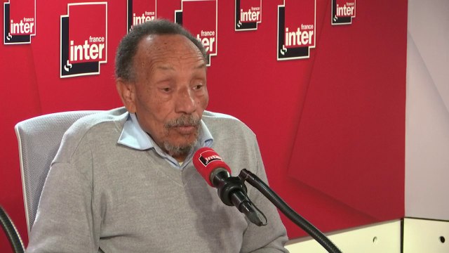 Pierre Rabhi appelle à une révolution intérieure de chacun qui serait totale : On peut manger bio, recycler son eau et exploiter son prochain. C’est pas incompatible ! Comme si en mangeant bio, ça y est, on était sauvé...