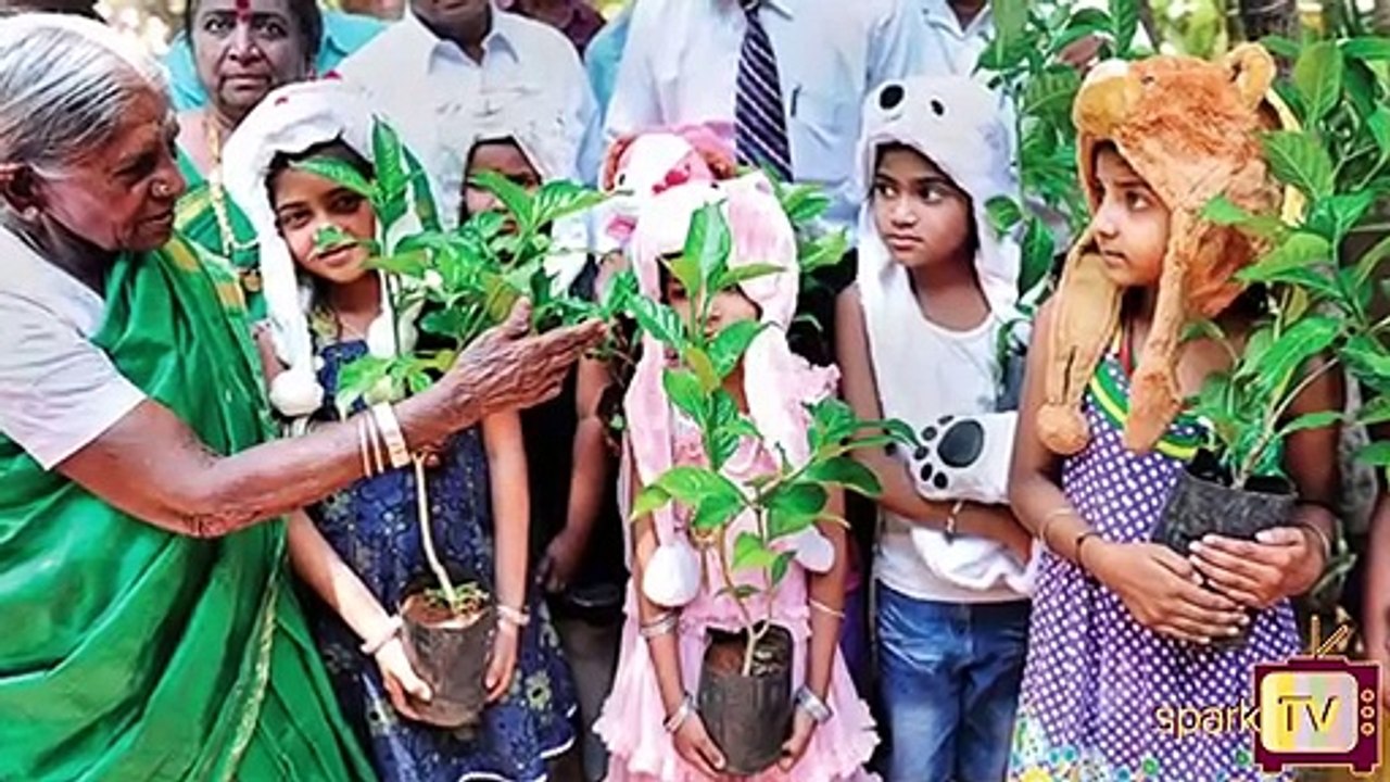 কর্ণাটকের সালুমারাডা থিম্মাক্কা হচ্ছেন ওই রাজ্যের প্রাচীনতম জীবিত পরিবেশবিদ।