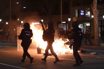 Des scènes de guérilla urbaine à Barcelone