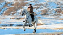 Tüm dünya Barış Pınarı'na kilitlenmişken Kim Jong-un beyaz atıyla poz verdi
