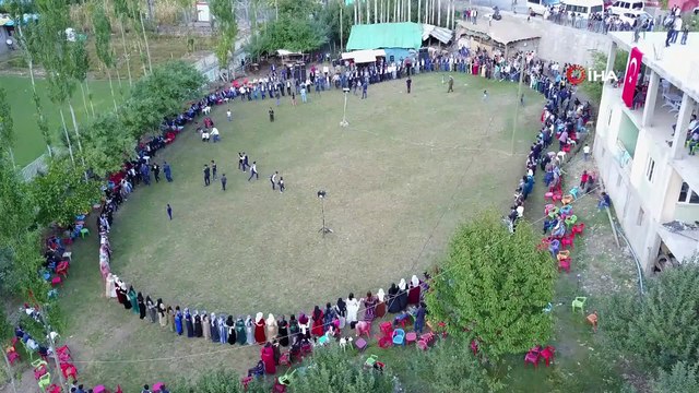 Şırnak'ta 400 bin TL'lik düğün... Aşiret düğününde geline 1 kilo altın, damada 150 bin lira para takıldı