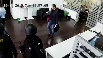 Russian investigators raid opposition's offices across country