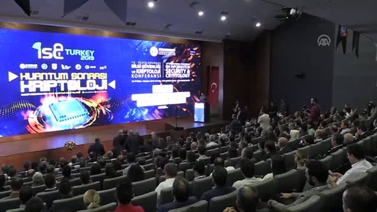 Bakan Turhan: "Savaşlar, hayatın her alanında olduğu gibi sanal dünyada da yerini almıştır"