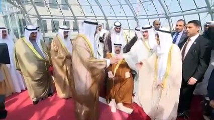 بالفيديو ..استقبال حافل  لامير الكويت عقب عودته من رحلة علاجية