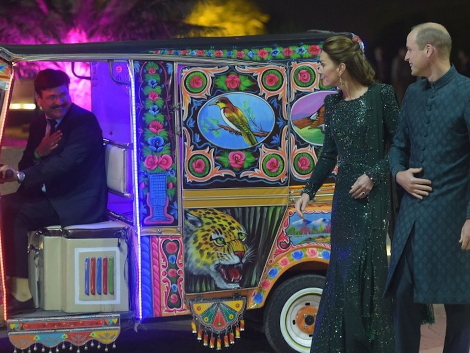 Ungewöhnlicher Auftritt: Herzogin Kate und Prinz William im Tuk Tuk