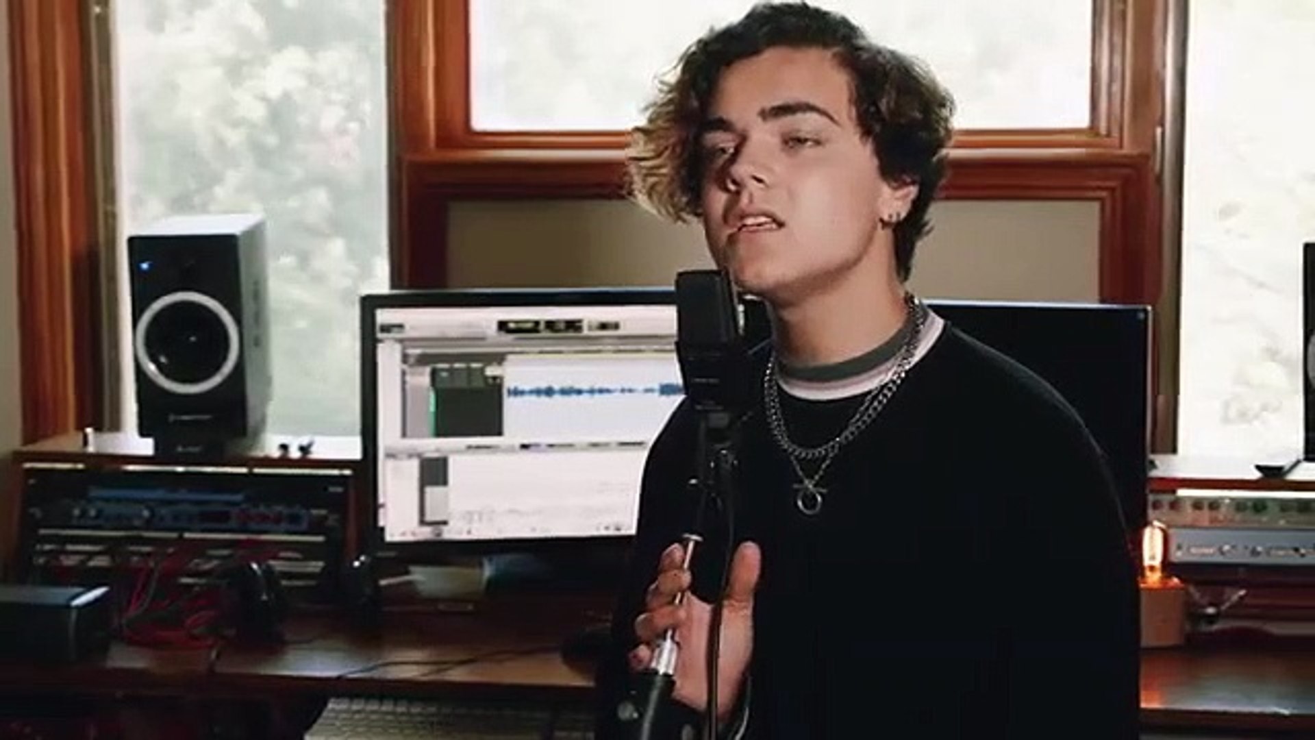 Lirik Lagu Andmesh Hanya Rindu Cover Alexander Stewart - Arsia Lirik