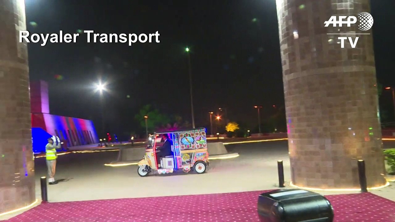 Bunte Rikscha für William und Kate