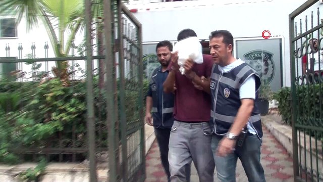 Durakta otobüs bekleyen kişinin cebinden parasını çalan hırsız yakalandı