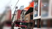 - Üsküdar Ünalan'da  bir apartmanın çatısı alev alev yandı. Yangın itfaiye ekipleri tarafından söndürülürken, ölen ya da yaralanan olmadı.