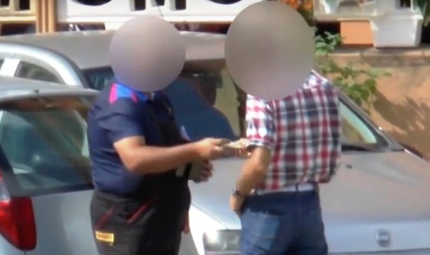 Cagliari - Chiedeva soldi per certificati inutili: arrestato dipendente Provincia (16.10.19)