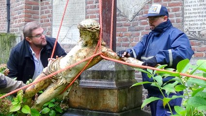 Le Christ de Froyennes descendu de sa croix