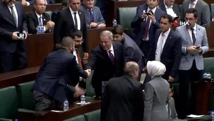 Bakan Akar'dan meclis grubuna asker selamı