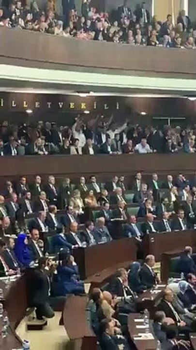 AKP grup toplantısında Gündoğdu Marşı sözylediler