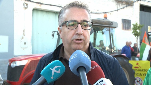 Protestan con tractorada por los daños que les causan unas cabras