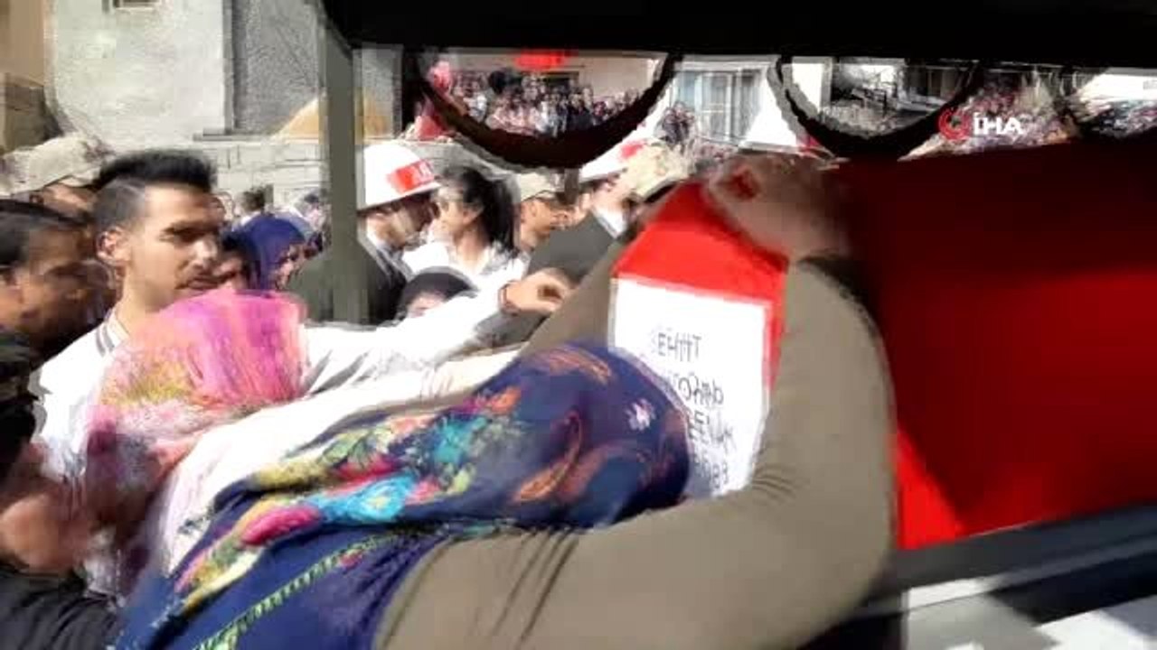 Münbiç şehidi Kürtçe ağıtlarla uğurlandı