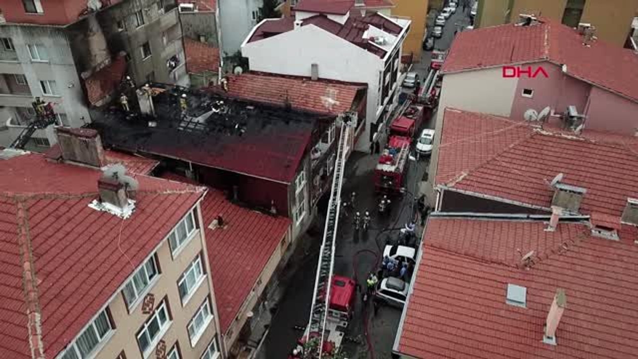 Üsküdar'da binanın çatısında korkutan yangın