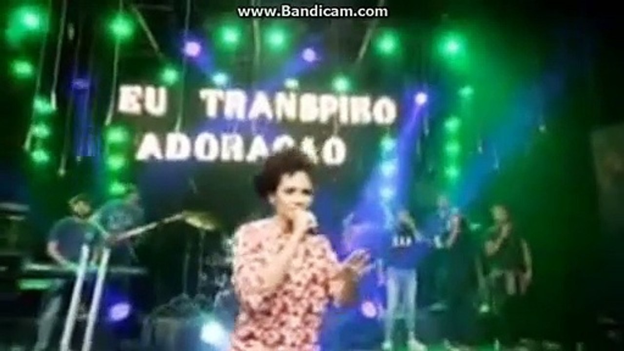 A TERRA CANTA O CEU TE ADORA JULIANA SANTIAGO