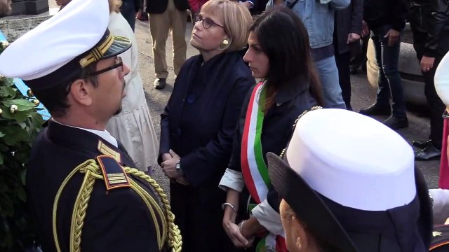 Raggi - Corona davanti al Tempio Maggiore di Roma per ricordare la deportazione degli ebrei (16.10.19)