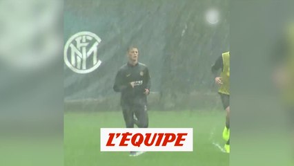 L'Inter s'entraîne sous un déluge - Foot - WTF