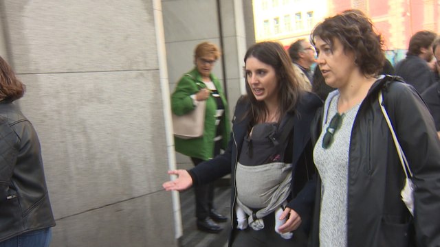 Montero con su bebé en manifestación de pensionistas