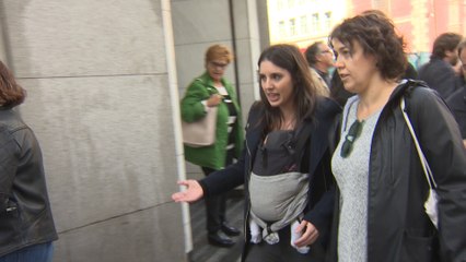 Montero con su bebé en manifestación de pensionistas