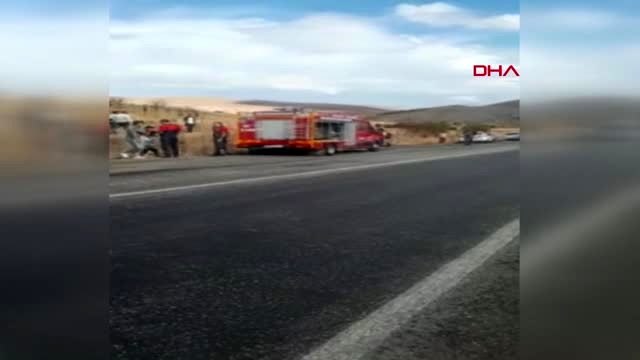 Afyonkarahisar'da turistleri taşıyan otobüs devrildi 1 ölü, 30 yaralı