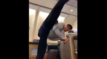 Jean-Claude Van Damme kickboxing in a plane !