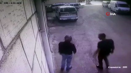 Engelliye önce darp, sonra gasp kamerada