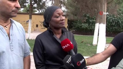 ABD'li sanatçı Della Miles Barış Pınarına destek için Suriye Sınırında