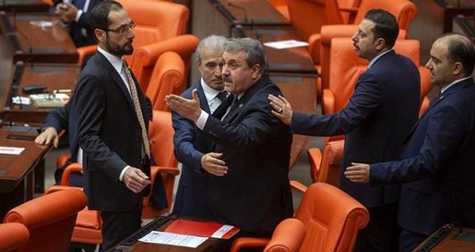 Destici, kendisine söz vermeyen HDP'li Sancar'a sert çıktı: Kobani'de yaptığınız hainliği burada da yapıyorsunuz