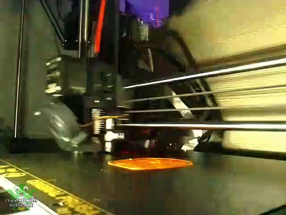 Stampante 3D: creazione in time lapse