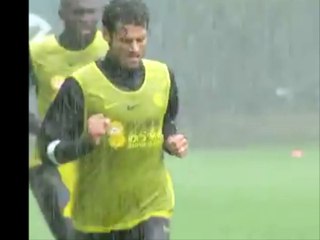 Football - A little bit of rain won't stop Inter Milan from training