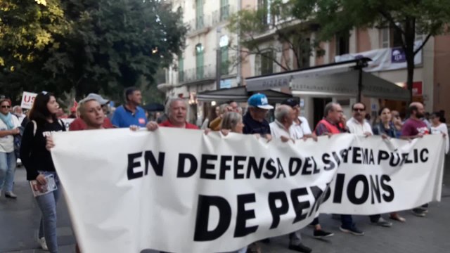 Unas 200 personas se concentran en Palma para reivindicar pensiones dignas