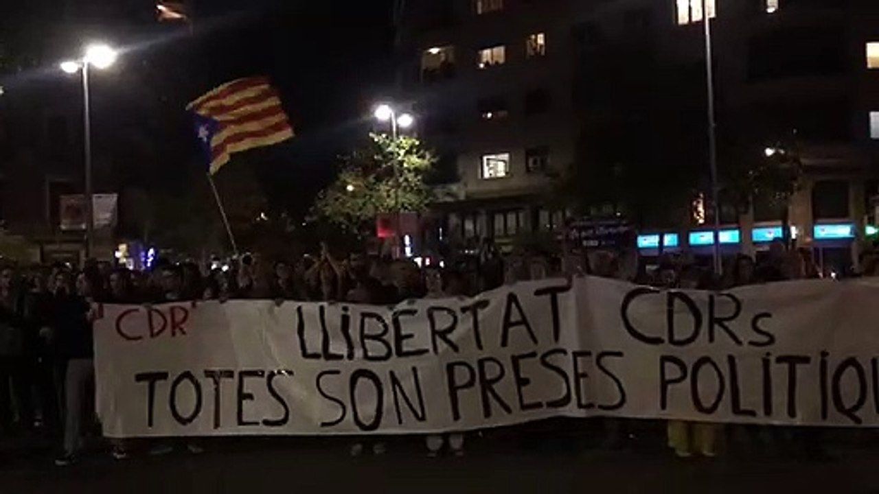 Una parte de la manifestación de los CDR se dirige a la conselleria de Interior