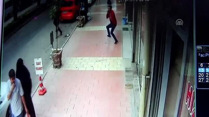 Pompalı tüfekle saldırı anı kaydedildi