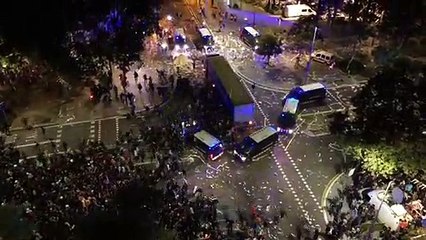 Els Mossos desallotges els manifestants a la conselleria d'Interior (16-10-19)