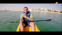 أحمد طه ضيف برنامج عيش الدور يخوض رياضة صباحية في الماء