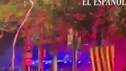 Los CDR lanzan bengalas a los Mossos