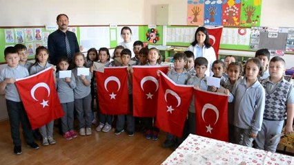 Öğrencilerden Mehmetçiğe destek mektubu ve Türk Bayrağı