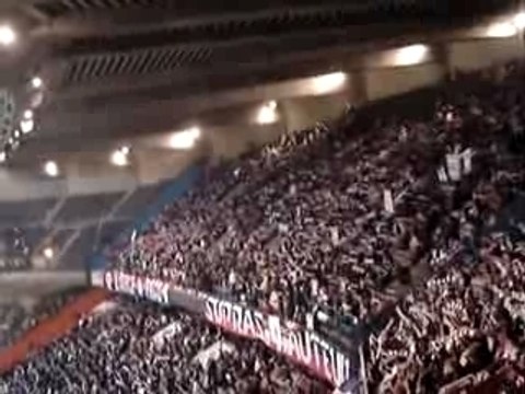 Let's go, oh ville de lumiere avec tendu d'echarpes