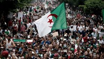 شخصيات وطنية جزائرية تنتقد إصرار الحكومة على الانتخابات