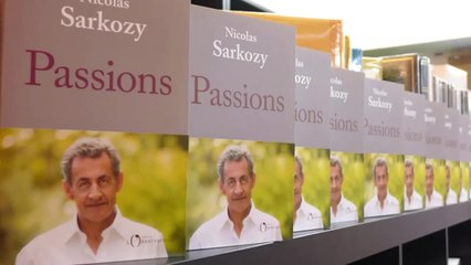 La séance de dédicace de Nicolas Sarkozy