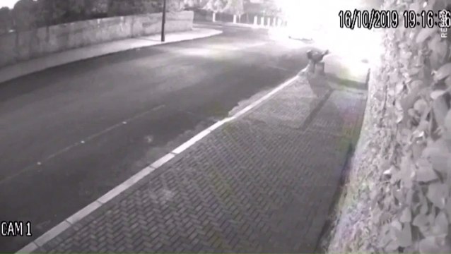 Câmera flagra colisão entre três carros na Região Central