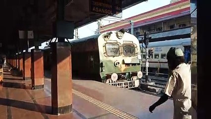 Barddhaman Asansol Memu Arrived At asansol Jn