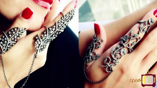 হাতে হালকা বা গারো কালারের নেইল পেইন্টের সাথে যদি থাকে রকমারি রিংস, হাতটি যেমন হয়ে ওঠে আকর্ষণীয়, সকলের সামনে আপনার আলাদা একটি স্টাইল স্টেটমেন্ট ও ফুটে ওঠে.