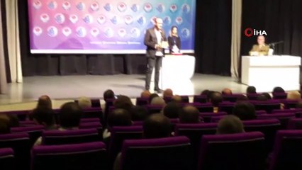 Yönetmen baba ödül aldı, 2 yaşındaki kızı sahneye çıkıp babasını alkışladı