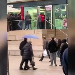 Avrupa'nın göbeğinde, Türk bayrağı açtığı için sırtından bıçakladılar!