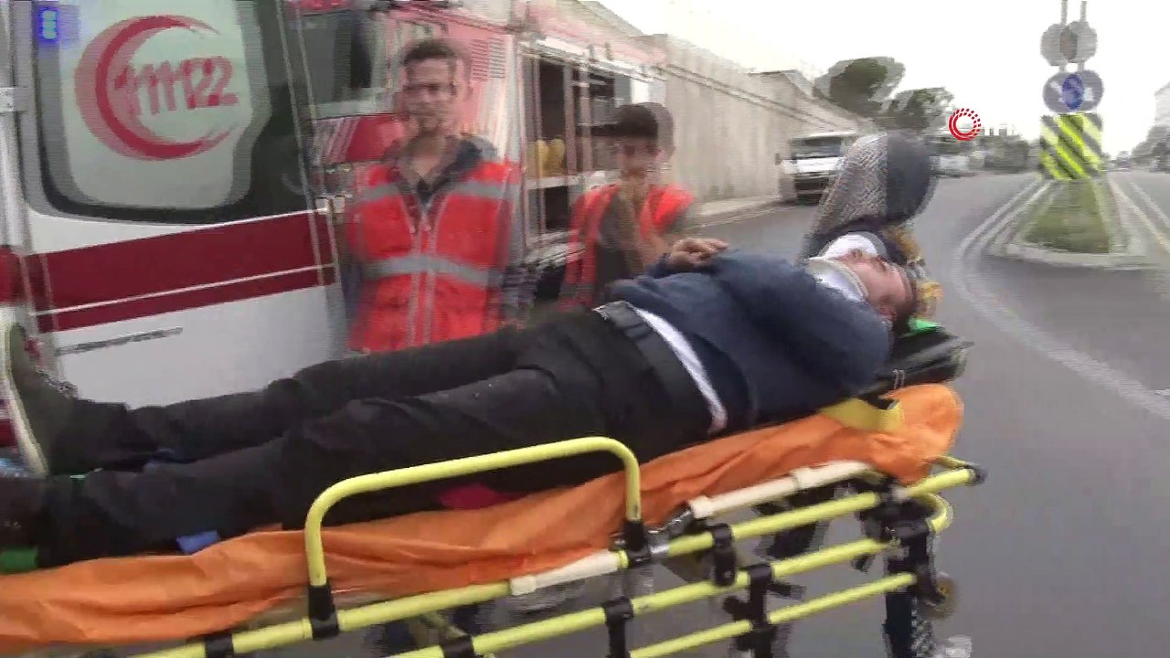 Başakşehir'de servis aracı kontrolden çıkarak trafoya çarptı. Servis şoförü araçta sıkıştı, olay yerine polis, itfaiye ve sağlık ekipleri yönlendirildi.