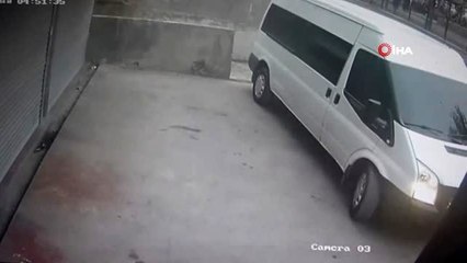 Parkta spor yapan kadınlar hırsızları bağırarak engelledi